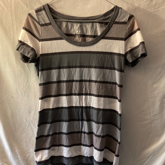 Mossimo Supply Co. Tops - Mossimo casual tee